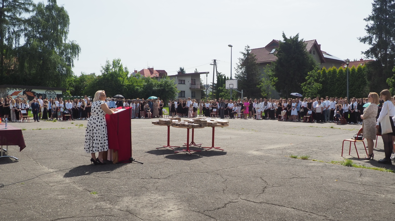 Zdjęcie Zakończenie roku 2024 (25)c7be7c07-323d-4f1f-8745-63ee9016dcc7.JPG w galerii Uroczystość zakończenia roku szkolnego 2023/2024